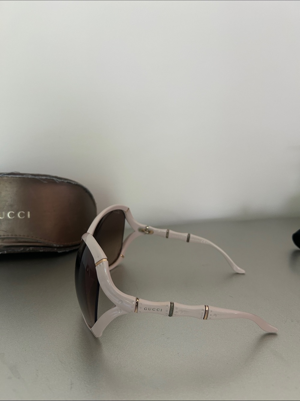 Gucci White Oversized Cat-Eye Sunglasses with Brown Gradient bamboo Lenses - Picture 2 of 8